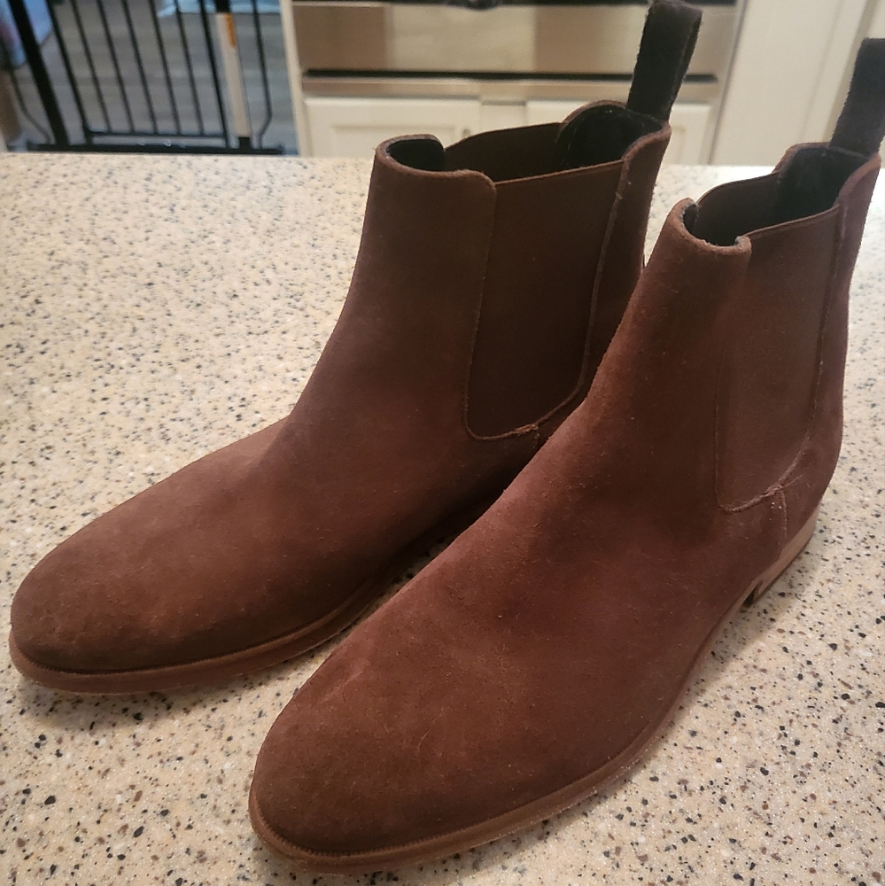 The 608 Womens SZ 8 Suede Booties